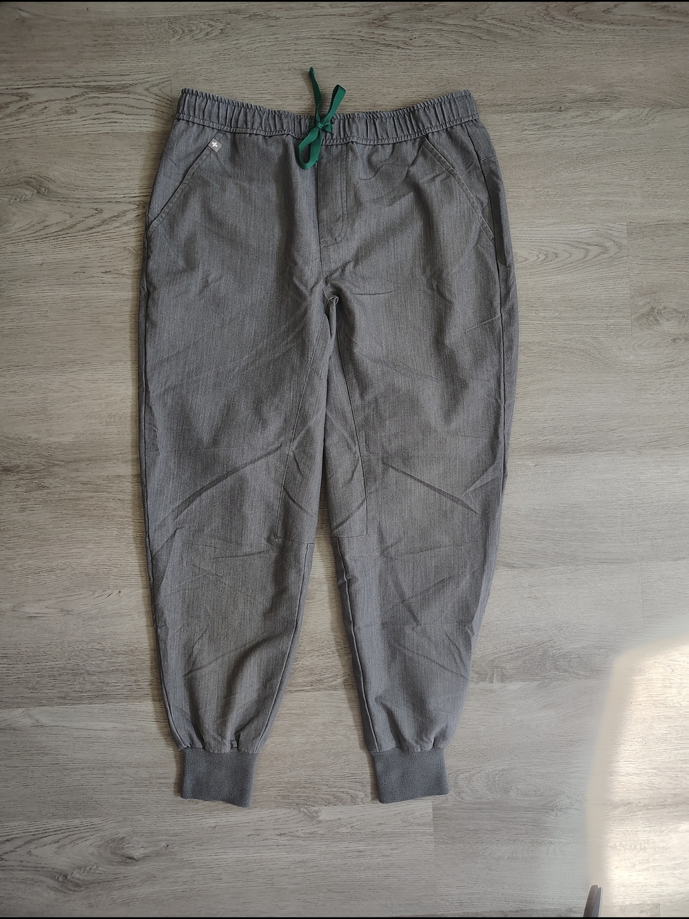 Figs Gray Joggers Scrubs with Green Drawstring. Size Medium - Short